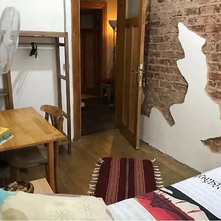 Homestay Cozy Brick Wall *