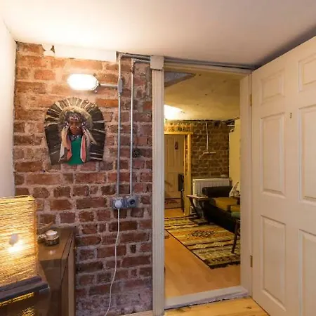 Homestay Cozy Brick Wall Istanbul